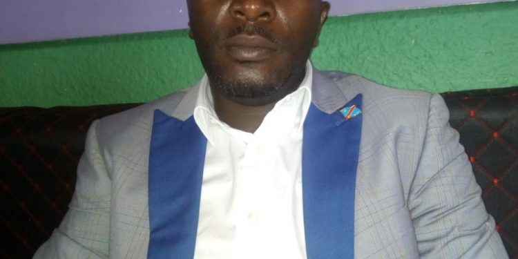 Bukavu : l’élu de Kalehe Koko Cirimwami qualifie de hâtive la mesure suspendant le trafic des pirogues en bois sur le lac Kivu.