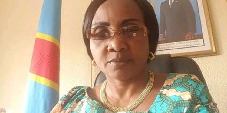 Sud-Kivu : la ministre de transports et voies de communication rectifie les tirs et revoit sa mesure suspendant le trafic des pirogues en bois sur le lac Kivu.