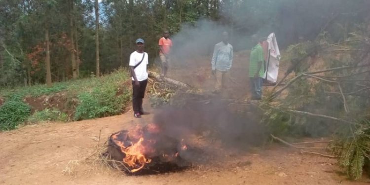 Kabare: les habitants ont manifesté à Mumosho contre l’arrêt du conseil d’État rétractant l’arrêt REA140 de la même instance judiciaire accordant trois sièges au Palu et Alliés à la députation provinciale