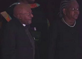 Afrique du Sud : l’archevêque Desmond Tutu souffle sur sa 88è bougie