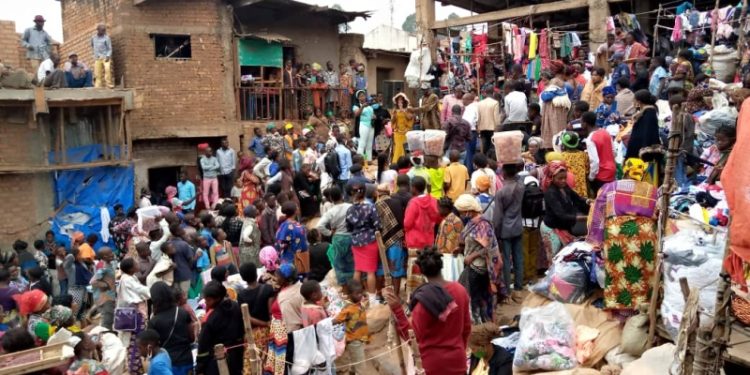Bukavu : Un agent du gouvernorat accusé d’entretenir le conflit au marché central de Kadutu. Bukavu : Un agent du gouvernorat accusé d’entretenir le conflit au marché central de Kadutu.