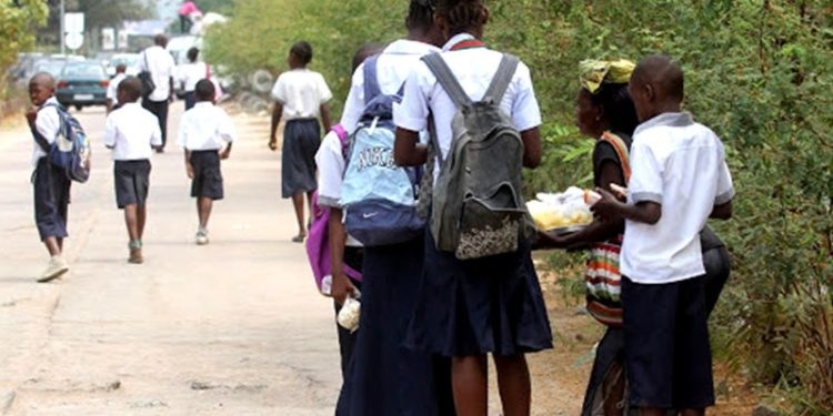 Nord-Kivu-Walikale : Un enseignant tue son écolière pour raison d’arrivée tardive à l’école Nord-Kivu-Walikale : Un enseignant tue son écolière pour raison d’arrivée tardive à l’école