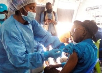 Bukavu : Le vaccin contre la covid-19 est très important pour notre santé, le Bourgmestre d’Ibanda aux habitants de Bukavu