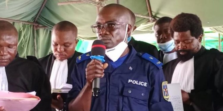 L’officier Paul Mwilambwe, qui a été acquitté dans l’affaire Chebeya, a allégué que le chef de la police lui avait refusé ses 12 années d’arriérés de salaire L’officier Paul Mwilambwe, qui a été acquitté dans l’affaire Chebeya, a allégué que le chef de la police lui avait refusé ses 12 années d’arriérés de salaire