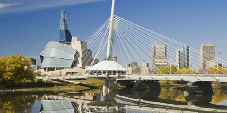 Canada: Le gouvernement manitobain annonce une augmentation de 150 $ par mois pour les familles à deux revenus, afin d’aider à joindre les deux bouts