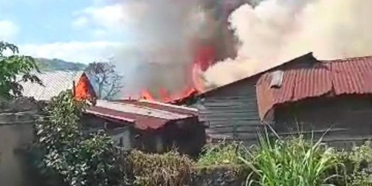 Guerre dans l’est de la RDC : la coalition M23_RDF_AFC incendie plusieurs maisons dans la cité de Sake