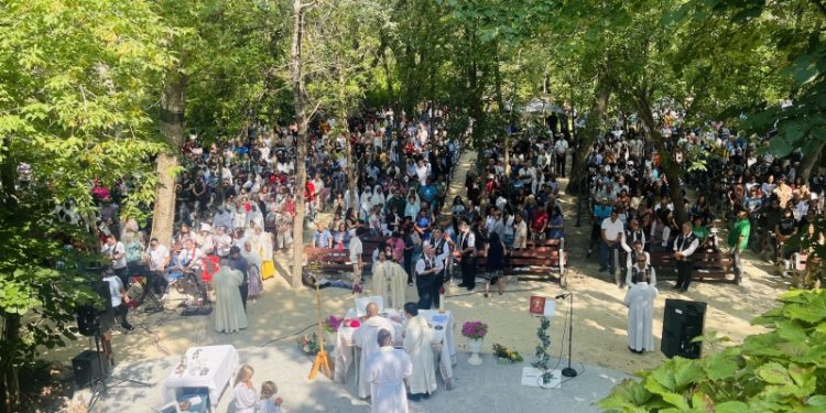 Pèlerinage à la Grotte de Notre-Dame-de-Lourdes : la communauté Catholique de l’Archidiocèse de Saint-Boniface se rassemble à Saint-Malo