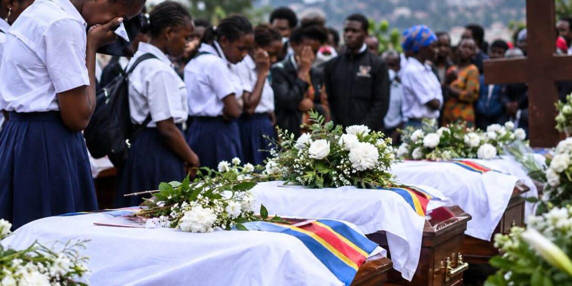 Sud-Kivu : 27 élèves morts dans l’incendie de Bukavu inhumés au cimetière Ruzizi