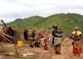 Sud-Kivu : face à l’insécurité, les femmes autochtones misent sur l’agriculture et les petits commerces pour survivre.